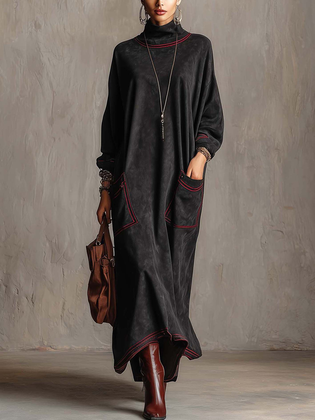 Concepcion | Abito lungo in suede sintetico nero con dettagli a contrasto rossi e tasche applicate