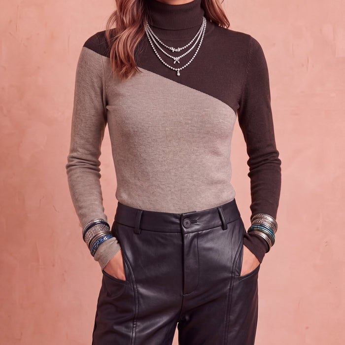 Paloma | Maglione Asimmetrico con Collo Alto