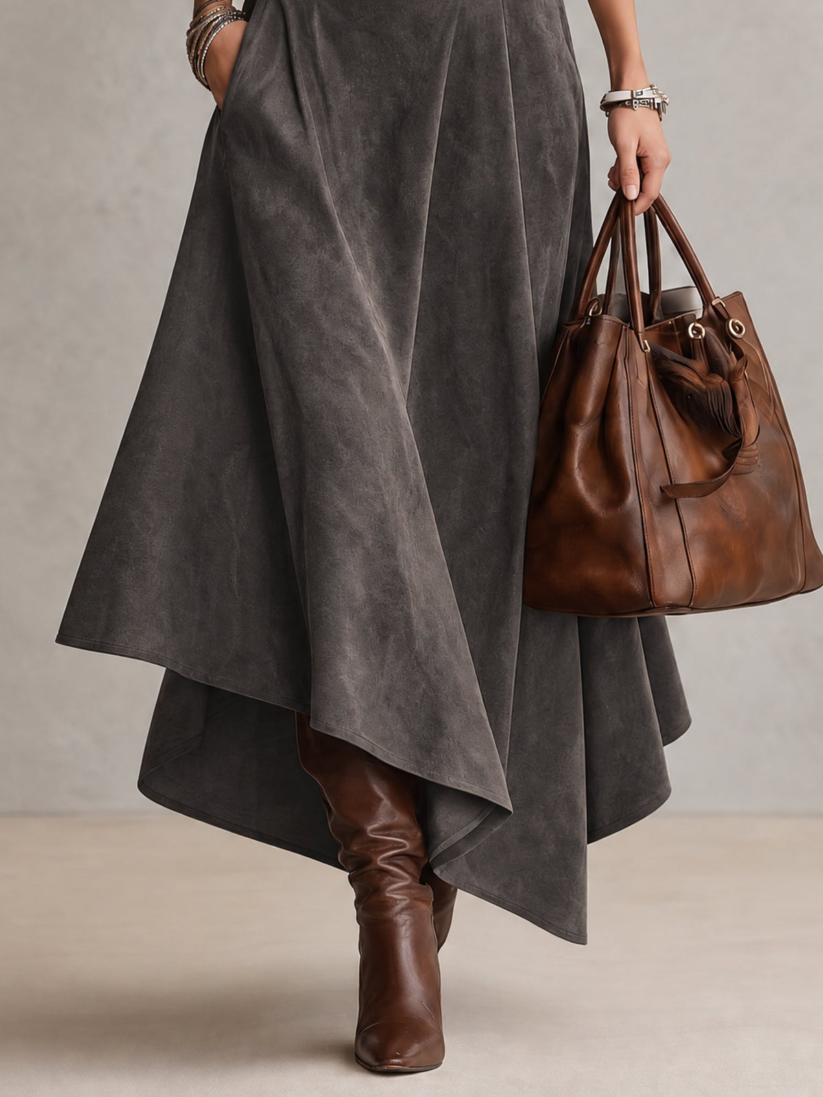 Amparo | Set completo con top grigio a collo alto e gonna midi asimmetrica in suede sintetico (inclusa cintura)