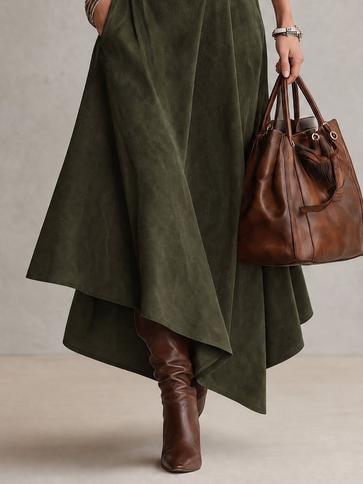 Amparo | Completo Verde con Top a Collo Alto e Gonna Midi Asimmetrica in Similpelle Scamosciata (Inclusa Cintura)