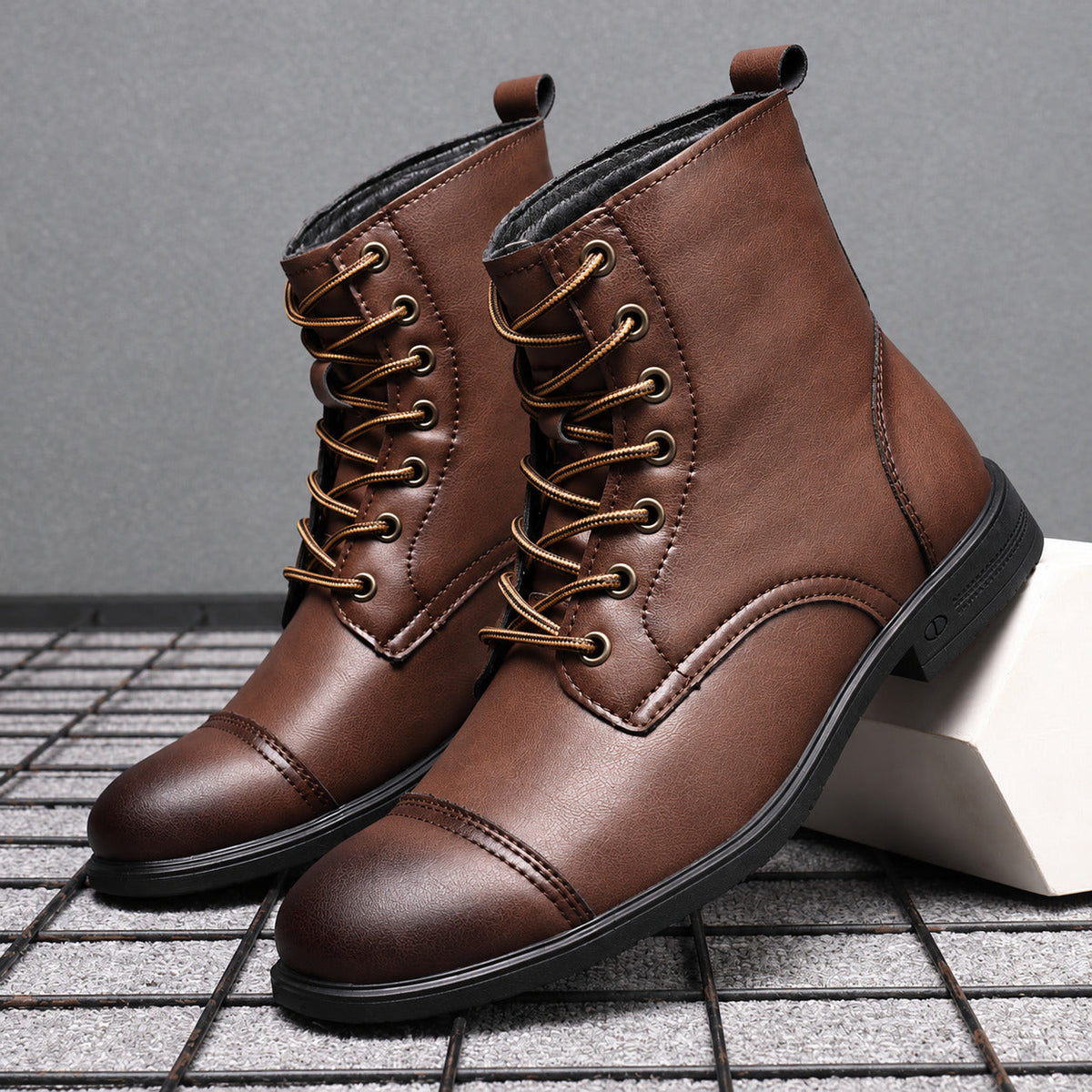 Bennett | Stivaletti stringati dal design classico