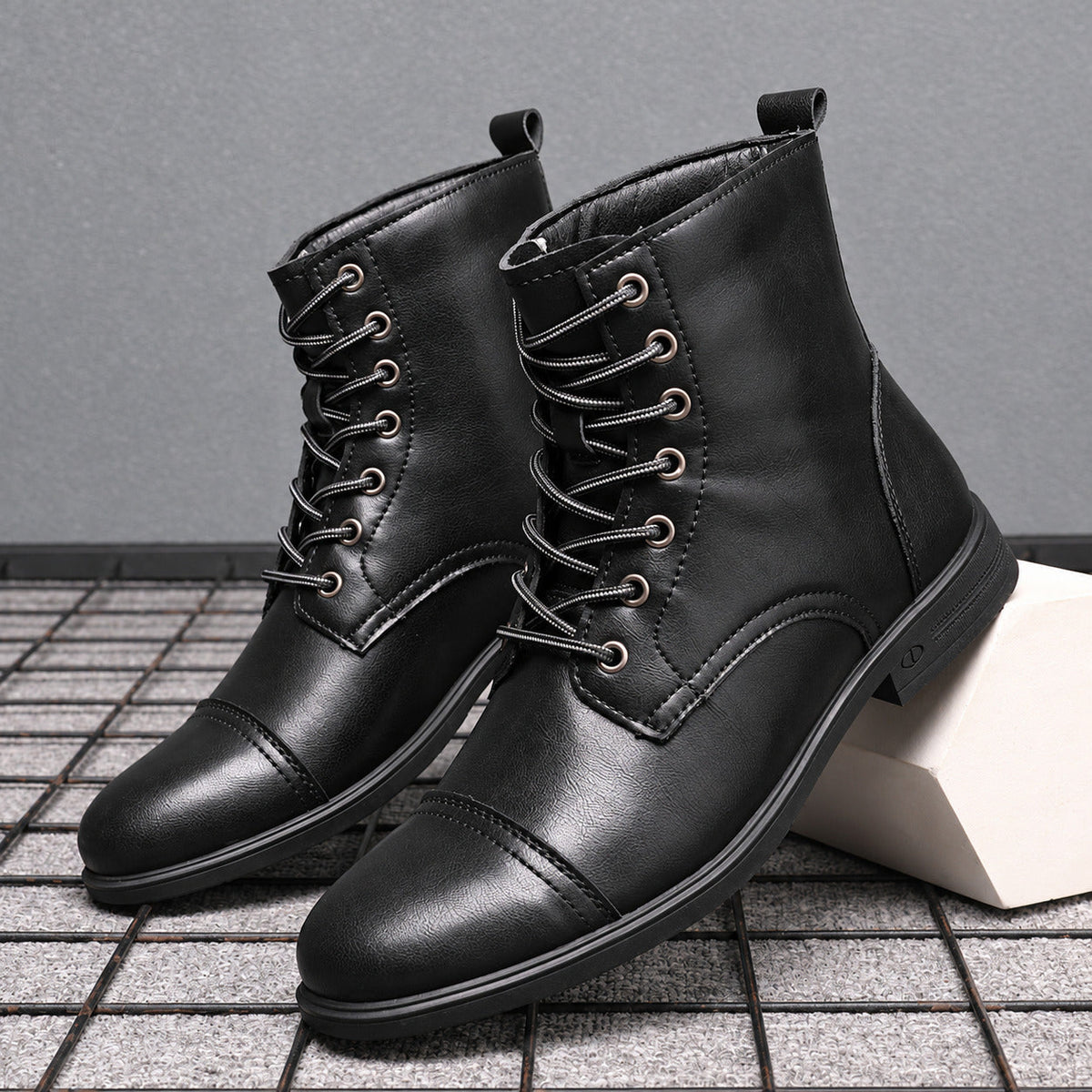 Bennett | Stivaletti stringati dal design classico